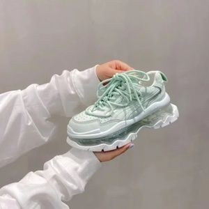 New thick-soled air-cushion heightening sports shoes